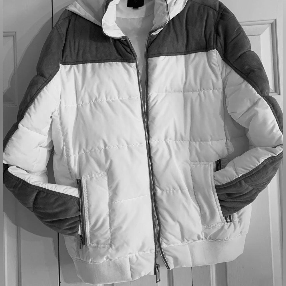GUESS MENS WHITE FLIGHT HOODED COAT WITH LIGHT GREY SUEDE